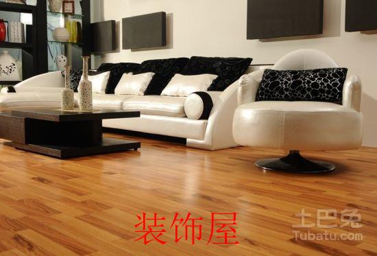 图便宜买地板厂家处理品 安装没几天地板脱漆
